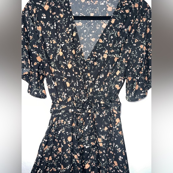 SHEIN Full Length Black Floral Vneck Split Aide Fit&Flare Flare Sleeve Tie Up - Picture 12 of 13